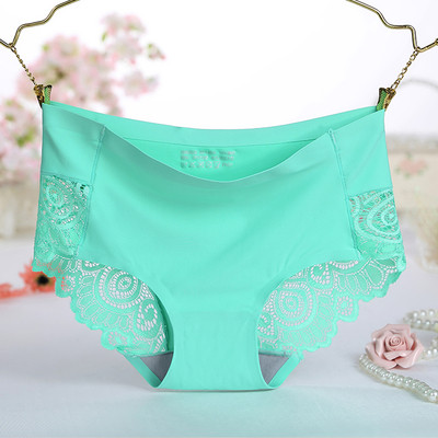 Комфортно дамско бельо с дантела в пет цвята