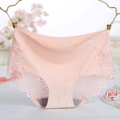 Комфортно дамско бельо с дантела в пет цвята