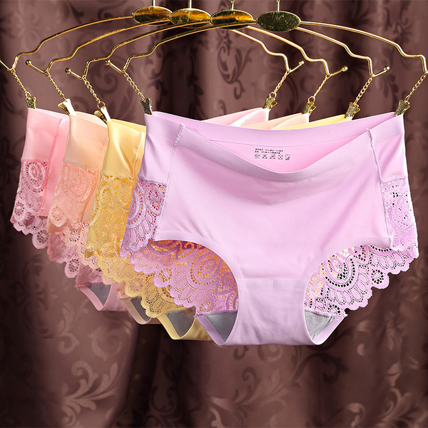 Комфортно дамско бельо с дантела в пет цвята