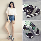 Κομψά γυναικεία σανδάλια με ψηλά πέλματα σε μαύρο και πράσινο χρώμα