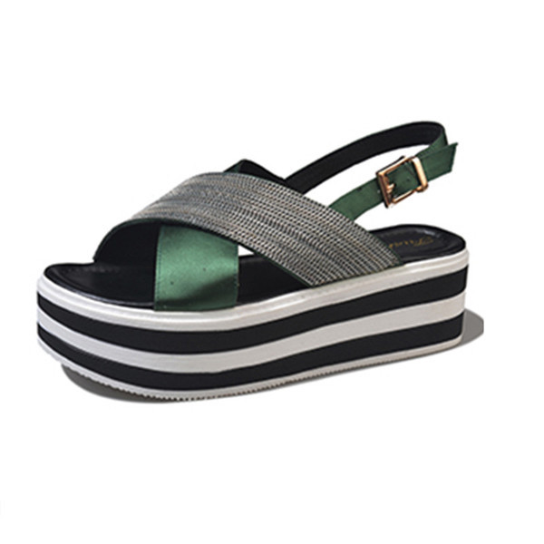 Κομψά γυναικεία σανδάλια με ψηλά πέλματα σε μαύρο και πράσινο χρώμα