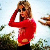 Модерна дамска блуза къс модел в червен цвят