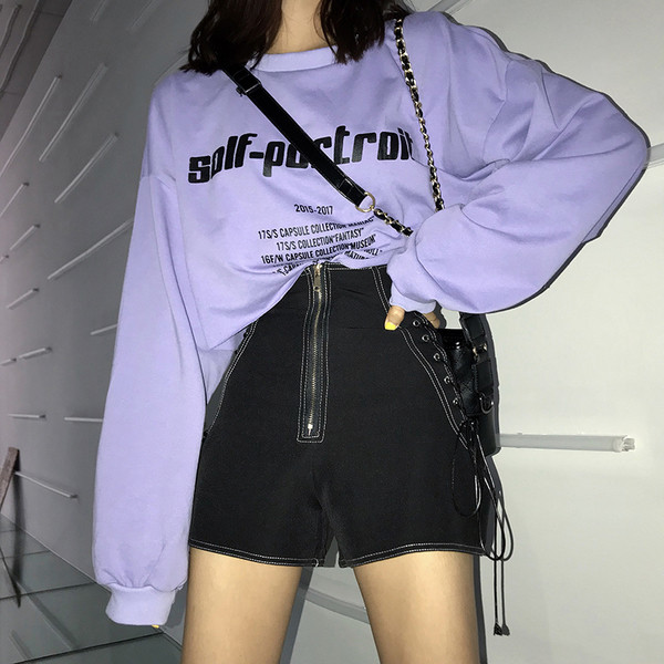 Σύντομο γυναικείο πουλόβερ  με διπλές επιγραφές