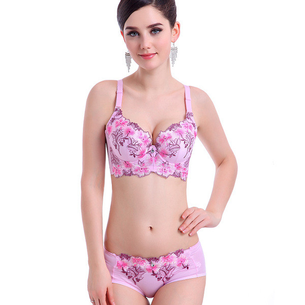 Комплект дамско оформящо бельо с бродерия в шест цвята