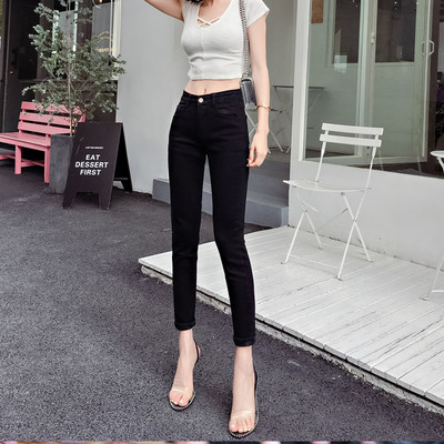 Κομψά μοντέρνα γυναικεία τζιν 