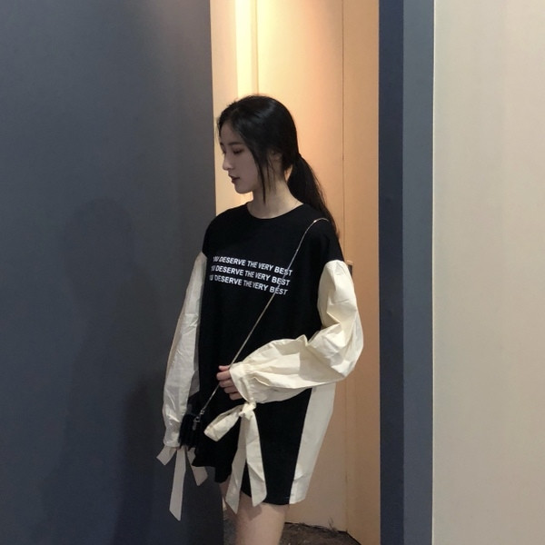 Bluză de damă modernă în două culori cu panglici și inscripție