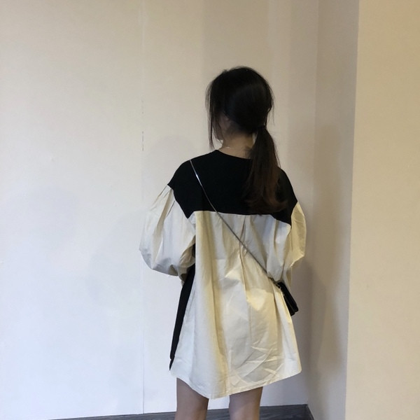 Bluză de damă modernă în două culori cu panglici și inscripție