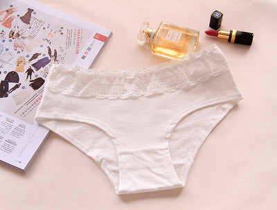 Lenjerie din bumbac cu dantela in diferite culori