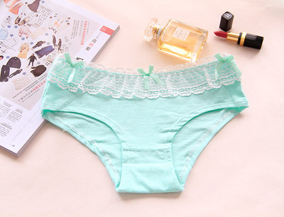 Lenjerie din bumbac cu dantela in diferite culori