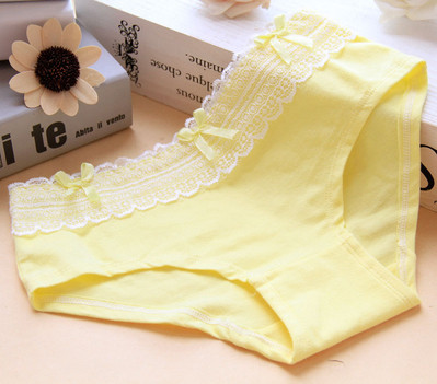 Lenjerie din bumbac cu dantela in diferite culori