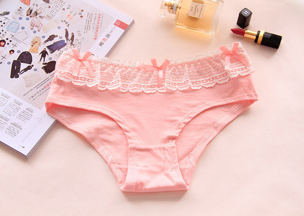 Lenjerie din bumbac cu dantela in diferite culori