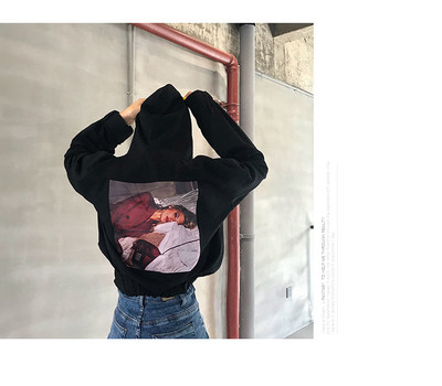 Дамски суичър с щампа и качулка в черен и сив цвят