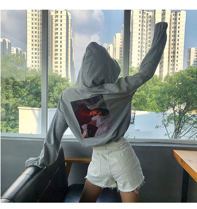 Дамски суичър с щампа и качулка в черен и сив цвят