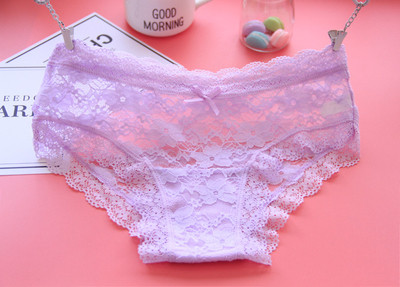 Lenjerie din dantela in diferite culori