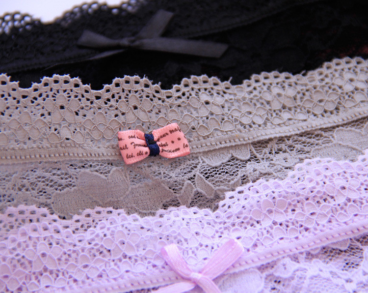 Lenjerie din dantela in diferite culori