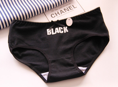 Удобно памучно дамско бельо в пет цвята