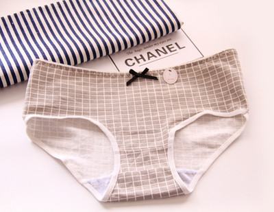 Удобно памучно дамско бельо в пет цвята