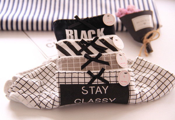 Удобно памучно дамско бельо в пет цвята