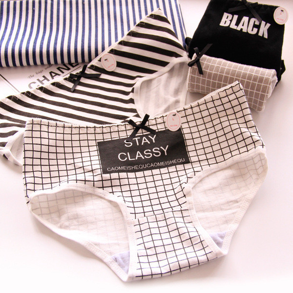 Удобно памучно дамско бельо в пет цвята