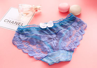 Стилно дамско бельо с дантела и панделка в различни цветове