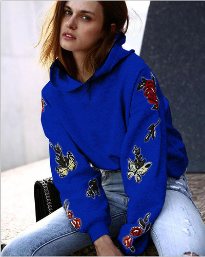 Bluză sport de damă cu glugă și broderie colorată pe mâneci în mai multe culori