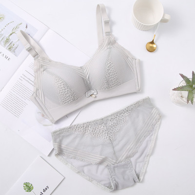 Стилен дамски комплект с нежна дантела в пет цвята