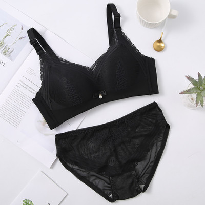 Стилен дамски комплект с нежна дантела в пет цвята