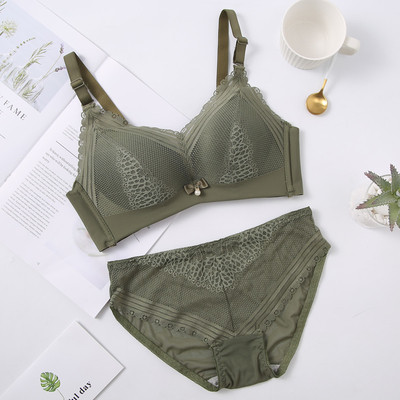 Стилен дамски комплект с нежна дантела в пет цвята