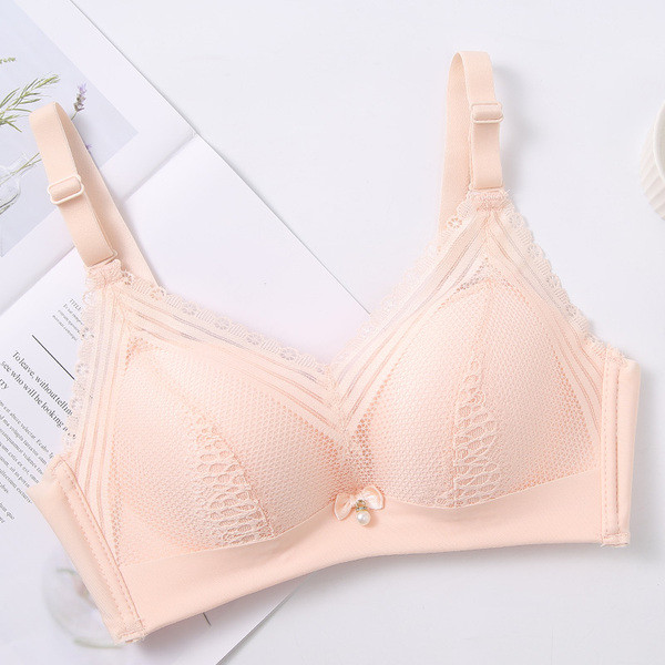 Стилен дамски комплект с нежна дантела в пет цвята