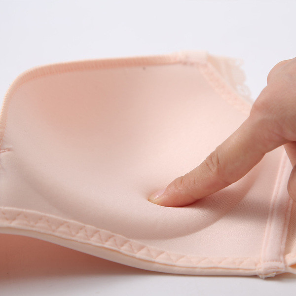 Стилен дамски комплект с нежна дантела в пет цвята