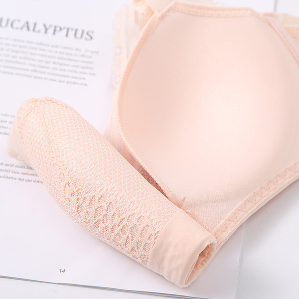 Стилен дамски комплект с нежна дантела в пет цвята