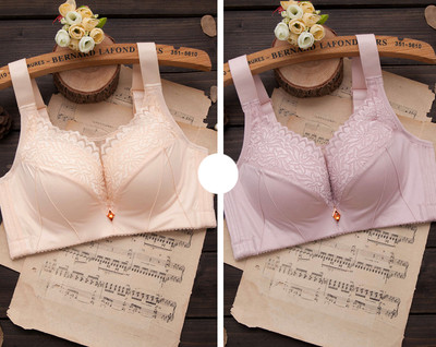 Un set de două sutiene modelate - culori diferite