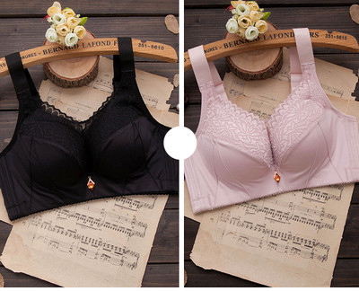 Un set de două sutiene modelate - culori diferite