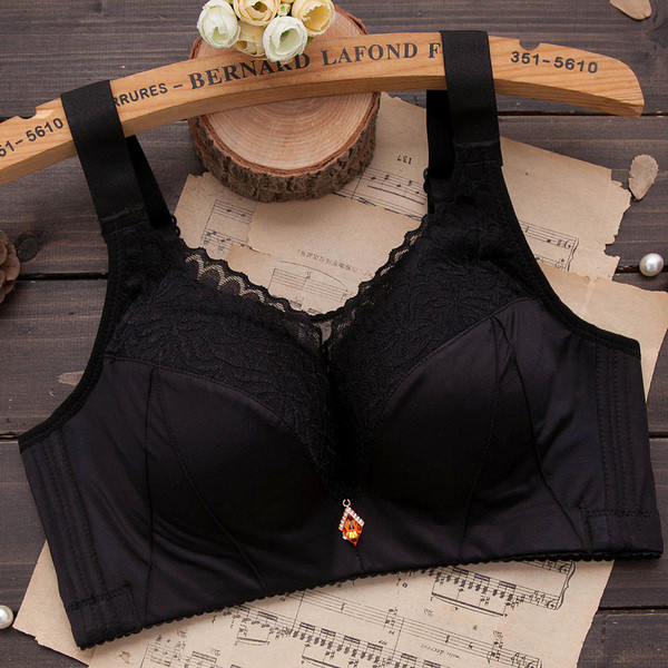 Un set de două sutiene modelate - culori diferite