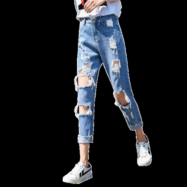 Дамски дънки с разкъсани мотиви подходящи за ежедневието