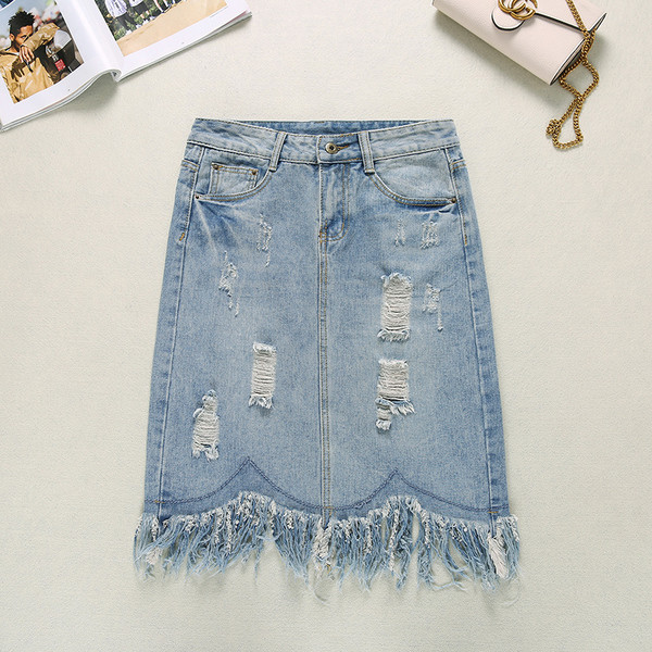 Γυναικεία φούστα denim σε ανοιχτόχρωμο χρώμα με περιθώρια