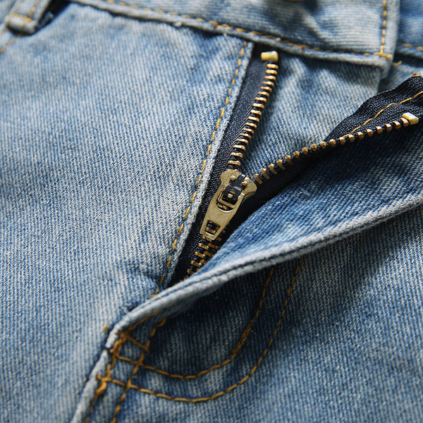 Γυναικεία φούστα denim σε ανοιχτόχρωμο χρώμα με περιθώρια