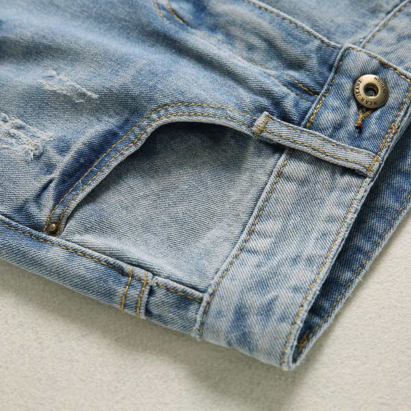 Γυναικεία φούστα denim σε ανοιχτόχρωμο χρώμα με περιθώρια