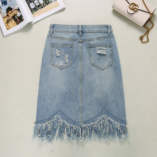 Γυναικεία φούστα denim σε ανοιχτόχρωμο χρώμα με περιθώρια