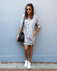 Спортно-ежедневна дамска рокля с елемент - връзки в няколко цвята