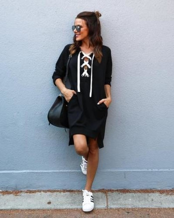 Спортно-ежедневна дамска рокля с елемент - връзки в няколко цвята