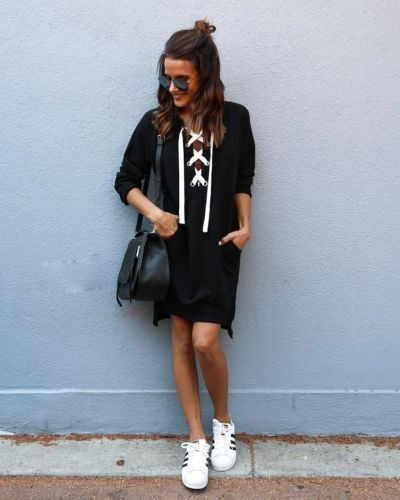 Спортно-ежедневна дамска рокля с елемент - връзки в няколко цвята 