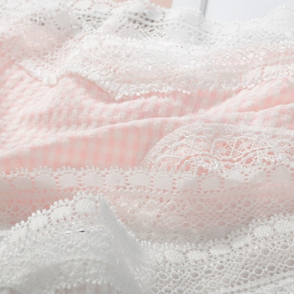 Lenjerie intimă din bumbac cu dantelă în diferite culori