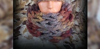 Плетен шал яка с уникална безвъзлова техника на плетене handmade Бг