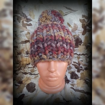 Дамска плетена шапка ръчна изработка България Handmade плетиво
