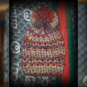 Дамска плетена шапка ръчна изработка България Handmade плетиво
