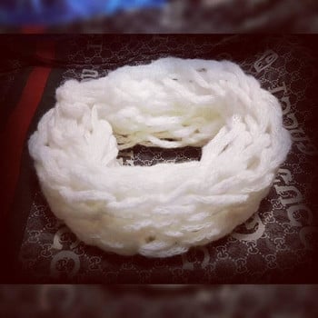 Бял плетен шал яка с уникална безвъзлова техника на плетене handmade Бг
