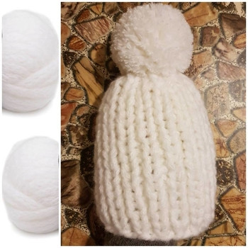 Бяла плетена шапка ръчна изработка България Handmade плетиво