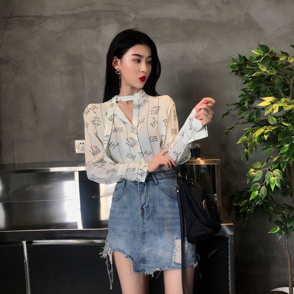 Cămașă modernă de damă cu mâneci lungi și decolteu în V în două culori