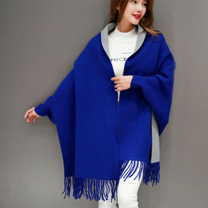 Γυναικείο poncho σε διάφορα περιθώρια χρώματα